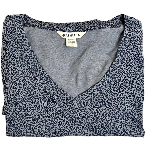 Athleta Women's  Blue & Gray Leopard Print Breezy Short Sleeve Top Size Medium - Picture 3 of 5